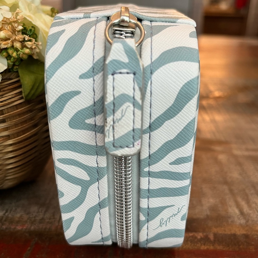 New MILLY Traveling JEWELRY CASE with ZEBRA π¦ PRINT! - Picture 7 of 7